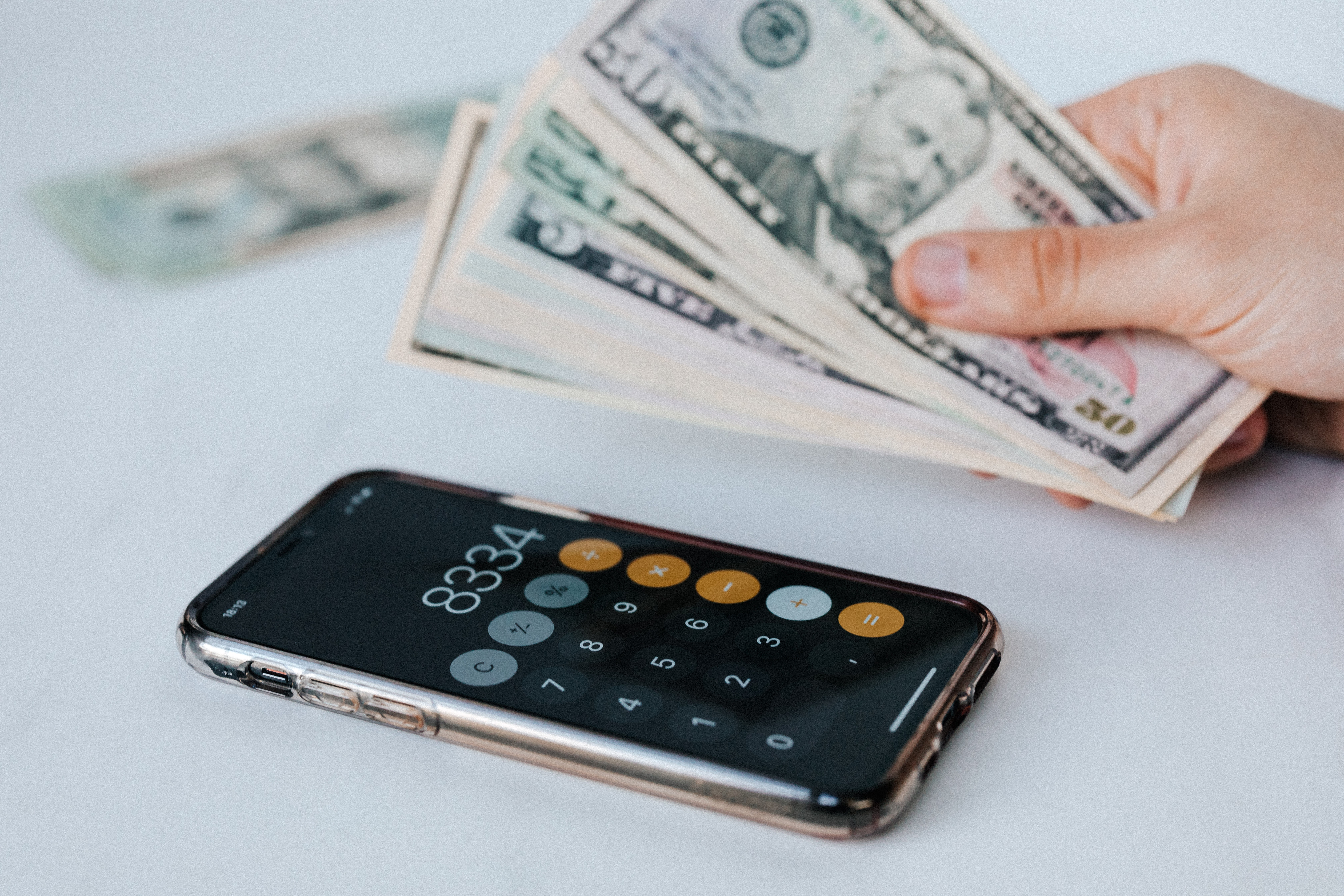 kalkulačka s penězi
